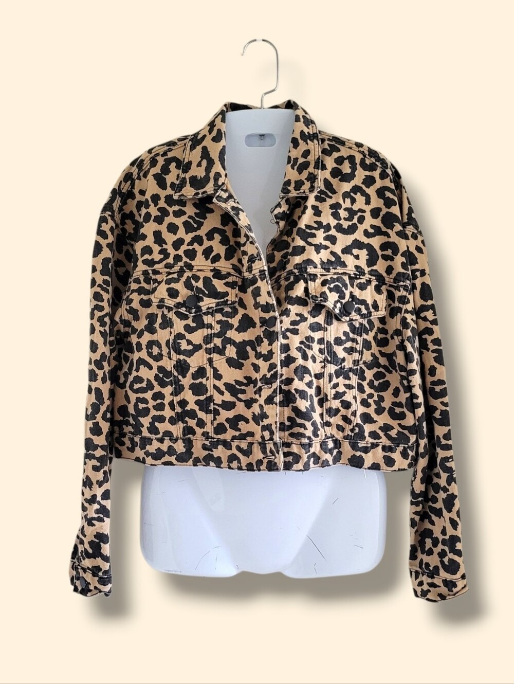 Superdown | Tan/Black Leopard Print Cropped Long Sleeve Denim Jacket (SIZE S)
